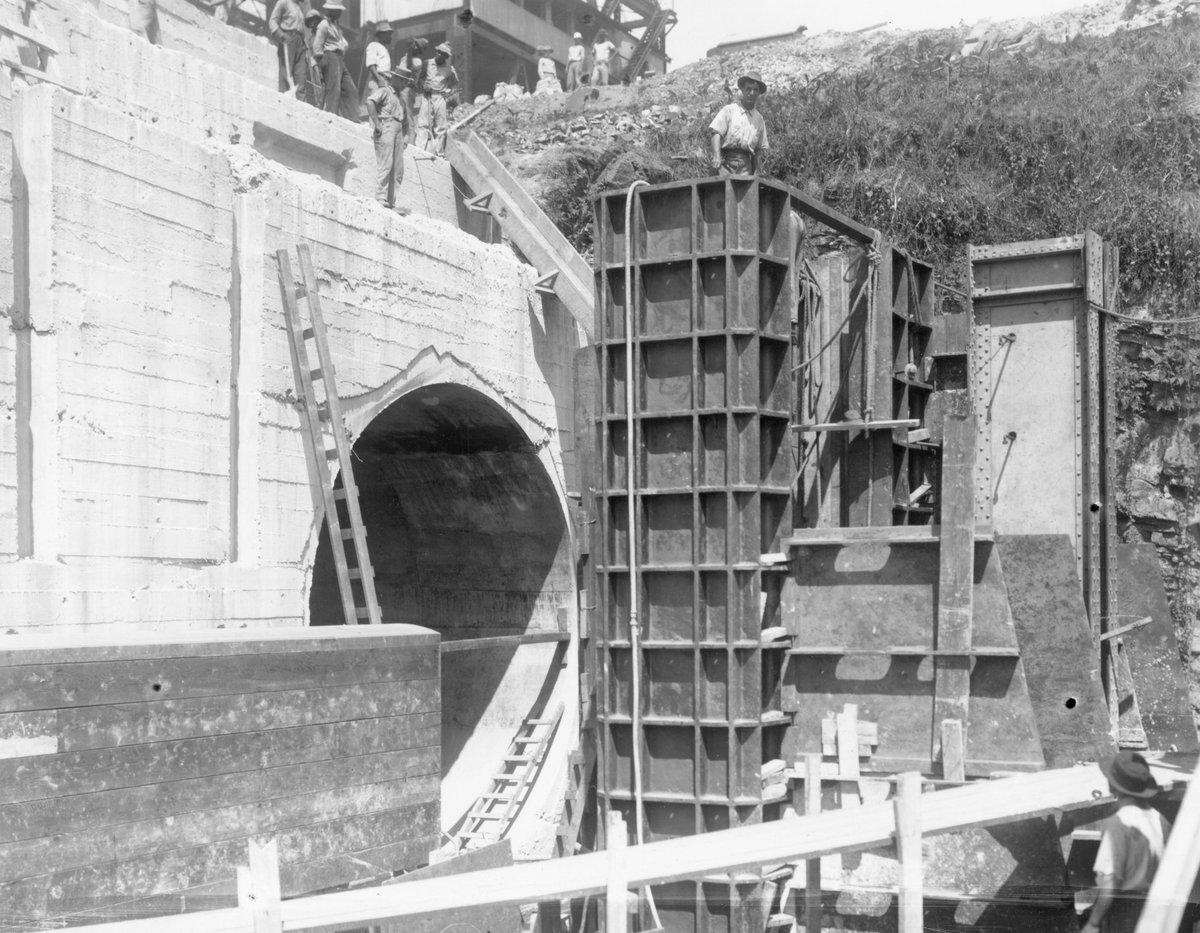 thepanamacanal's tweet photo. When the Panama Canal locks were completed, they became the largest concrete structures in the world. The original system included 12 chambers across the three lock complexes: Gatun on the Caribbean side, and Pedro Miguel and Miraflores on the Pacific side. The side walls of each lock resembled giant staircases, with 6-foot steps. Their bases were 45 feet thick, while the top measured 8 feet wide. From the floor to the top, the walls stood 78 feet high. Inside the walls, 18-foot-diameter culverts carried the water. Beneath the chamber floors, 20 lateral culverts distributed the flow through 100 openings.