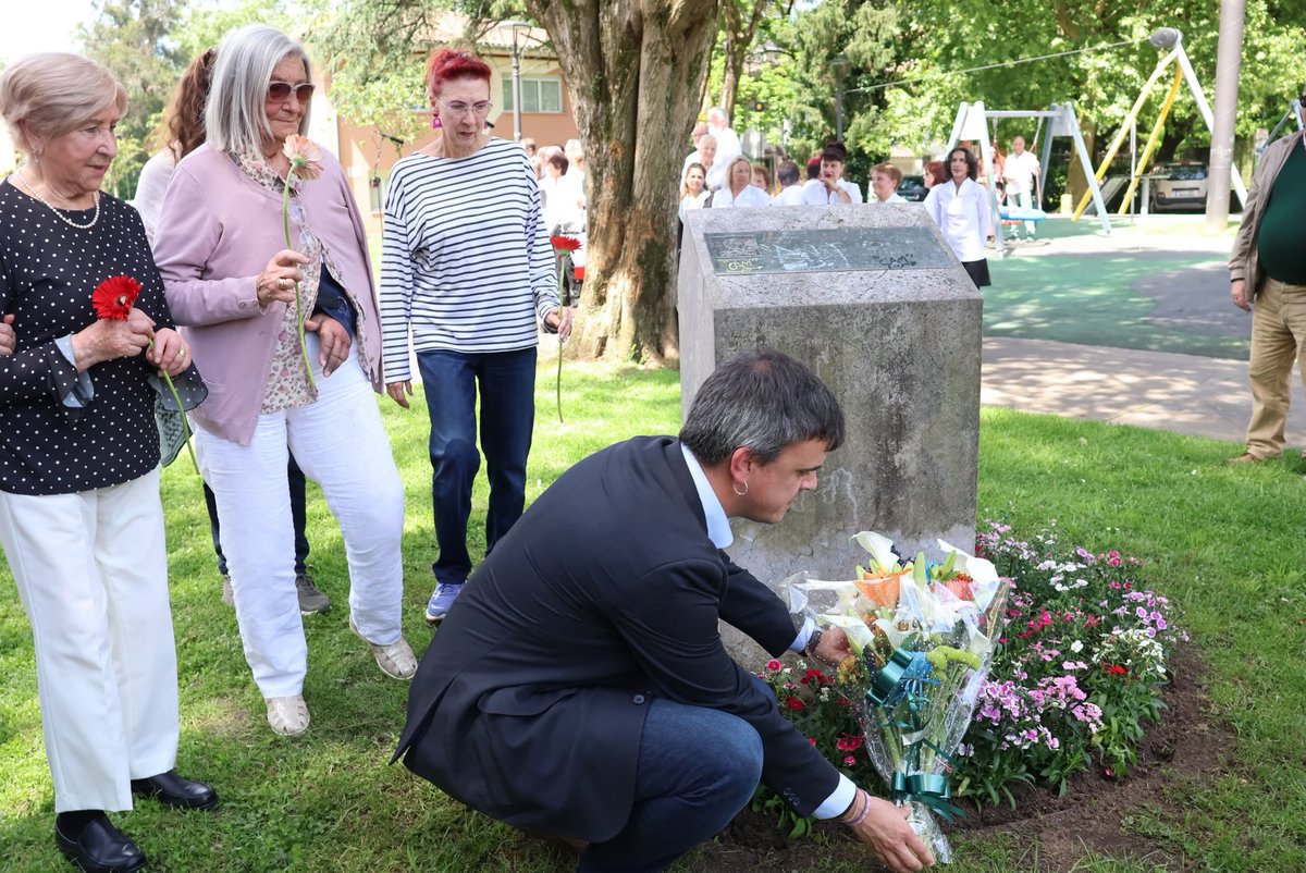 GaldakaoEHBildu's tweet photo. Malko haiei esker, orain itsasoa gara...🎶
#Galdakao
#89Urte
#Bakea
MEMORIA. JUSTIZIA. ERREPARAZIOA🌹 https://t.co/3lgavfsadU
