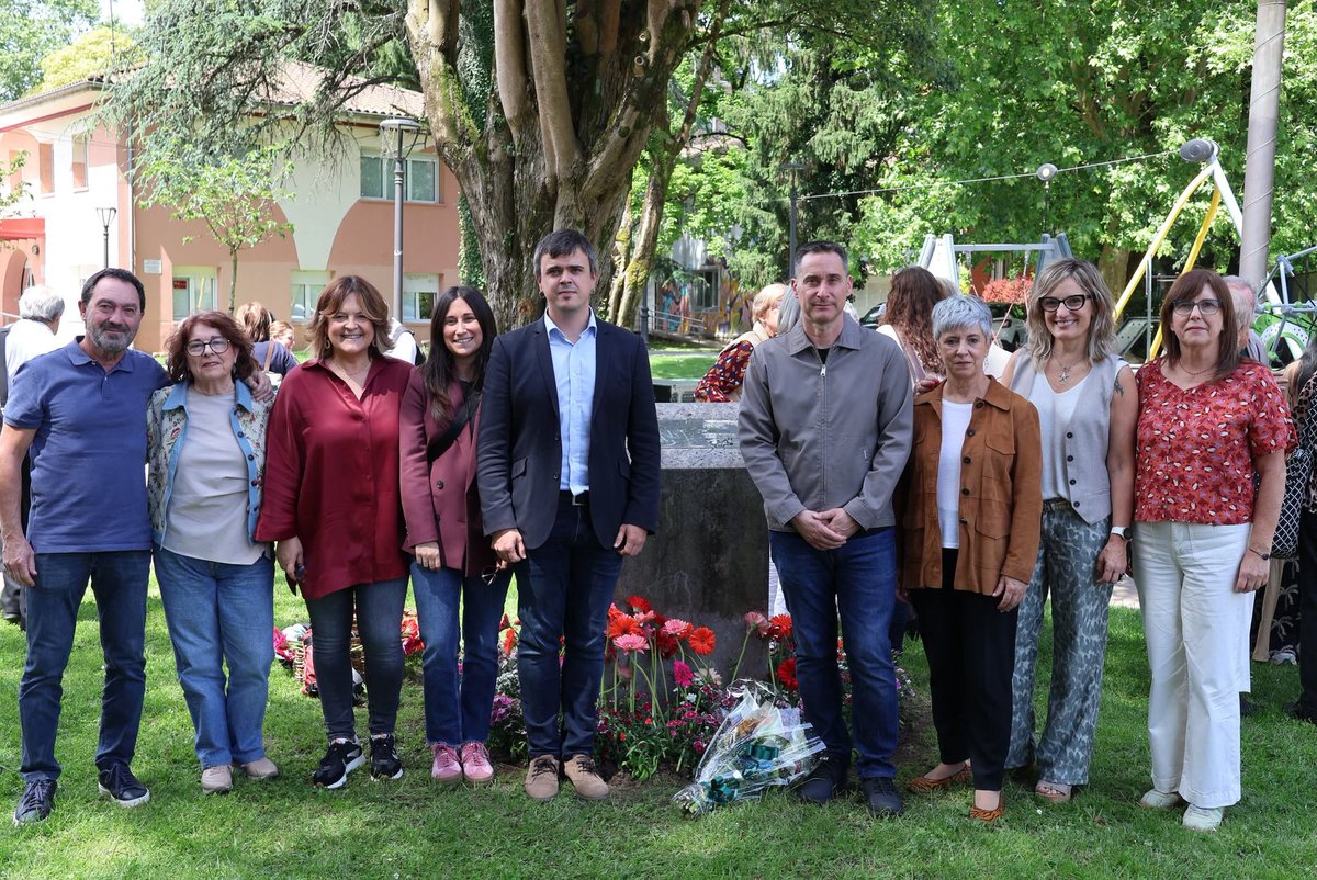 GaldakaoEHBildu's tweet photo. Malko haiei esker, orain itsasoa gara...🎶
#Galdakao
#89Urte
#Bakea
MEMORIA. JUSTIZIA. ERREPARAZIOA🌹 https://t.co/3lgavfsadU