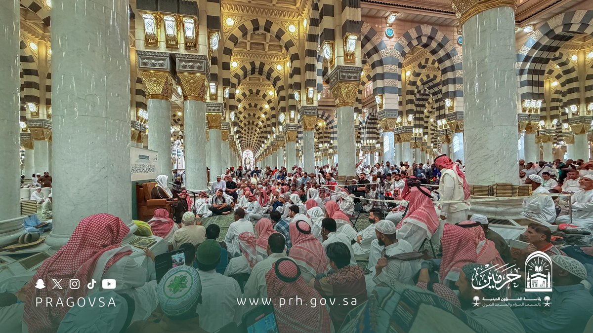 PRAGOVSA's tweet photo. من #دروس_الحرمين 📖
الدورة العلمية لفضيلة الشيخ .#صالح_المغامسي إمام المسجد النبوي  بعنوان: « تأملات في سورة الحج»، وذلك ضمن الدورة العلمية المقامة في رحاب #المسجد_النبوي. https://t.co/2A2MLqQ5mP