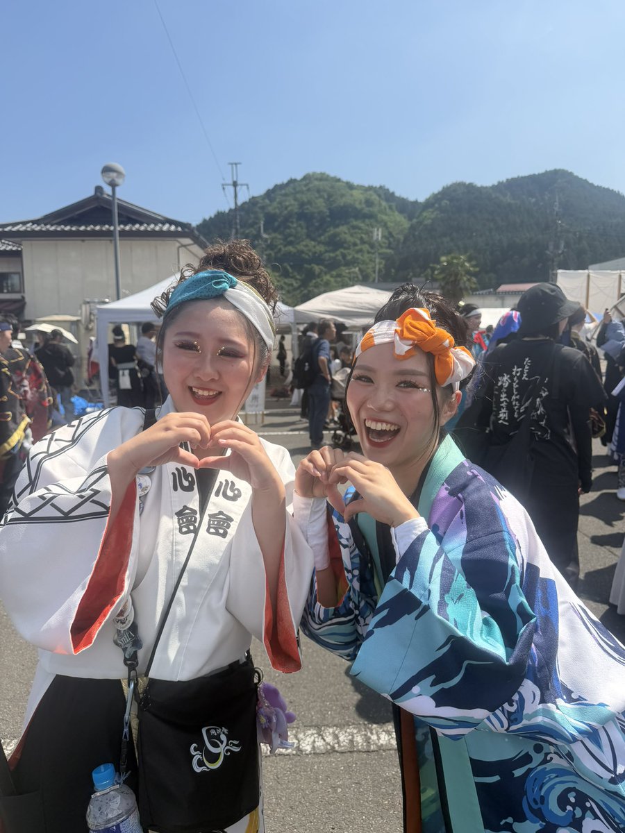 ma_dsnki's tweet photo. そしてそして、絶対に直接話せることなんてないと思っていた憧れの方達に、こんな形で会えるなんてそして色々なお話が聞けるなんて夢のようでした…💝

扇子の振りも直接見てもらえてとても嬉しかったーーー😭
もっと綺麗に見せれるように研究していつか同じステージに立ちたいなァ…🥹
ﾏｺﾁｬﾝ、ﾐｺﾄﾁｬﾝ、ﾕｶﾝﾁｬﾝｶﾜｲｶﾀﾀﾞﾖ💐

次のモチベは6月っと…🐮🍦🍜