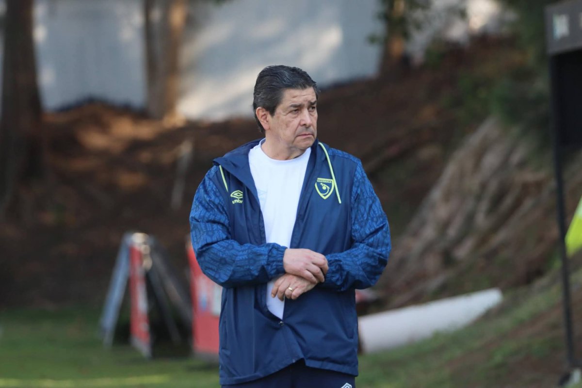 DivisionLiga's tweet photo. LA SELECCIÓN TRABAJA DE CARA A LOS JUEGOS DE FOGUEO.

Con varios elementos Luis Fernando Tena comenzó los entrenos con la Bicolor Nacional, tendrán dos partidos en el mes de junio, antes del mundial.

Deportes Bantrab  #ElFutbolNosUne #FutbolParaLaGente https://t.co/yRDgFS4fNz
