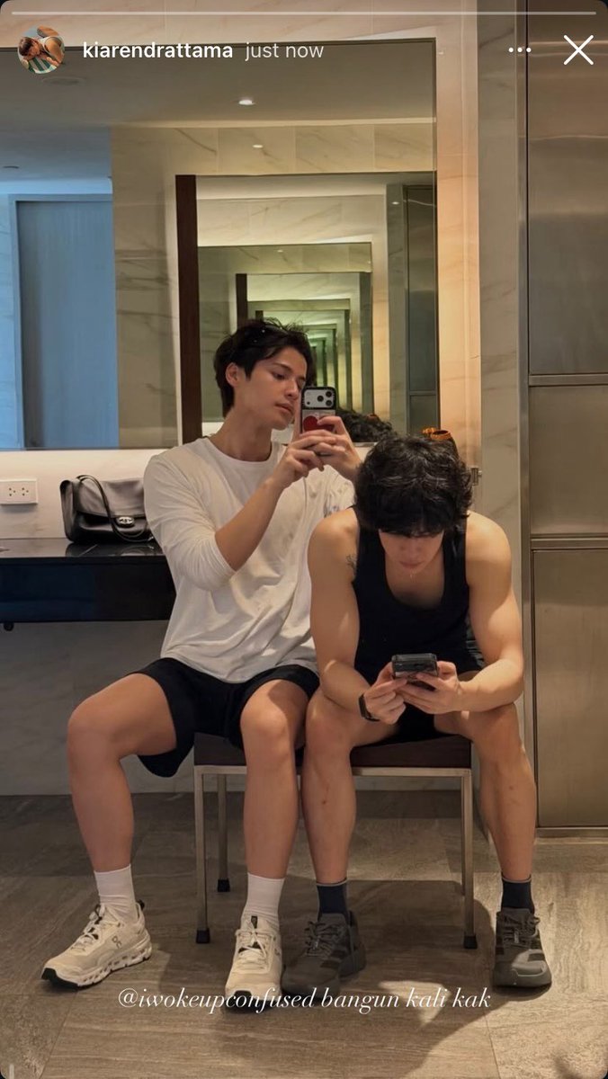 fortomorrov's tweet photo. Markohm family au,

Paps, pips, &amp; kakak yang ditinggal ngegym https://t.co/0lYrO1UHtY