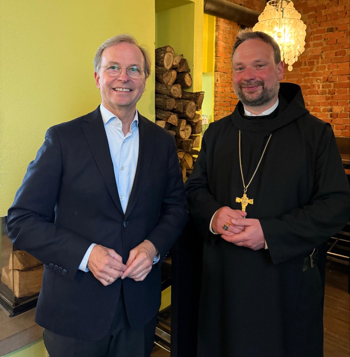 ReligionBund's tweet photo. Von zunehmenden Übergriffen (Anspucken, Vandalismus, Brandstiftung) auf Christen in #Jerusalem und Westjordanland berichtete mir besorgt @PaterNikodemus. Jerusalem ist für #Juden, #Christen und #Muslime heilig und muss es bleiben: interrelig. Dialog+Toleranz sind daher zentral. https://t.co/LkIADXK3i5