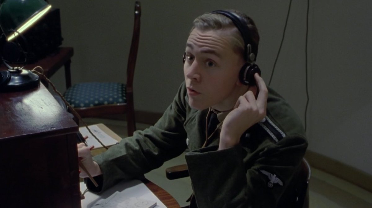 2001 Live tweet media
