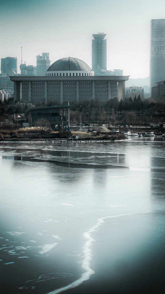 rjgalido's tweet photo. Part 2 in South Korea — stolen shots while on a bus, walking around, or simply waiting for the world to change.
(韓国編パート2。バスの中、歩いている時、ただ世界が変わるのを待ちながら切り取った何気ない瞬間。)

#SouthKorea #StreetMoments #TravelPhotography #EverydayScenes https://t.co/UbQnLHxh2H