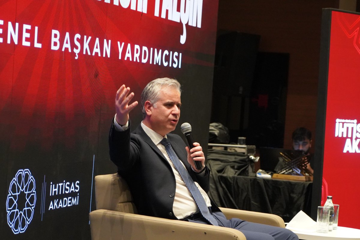 tugvaistuni's tweet photo. İhtisas Akademi İstanbul ’26 programımız kapsamında, AK Parti Genel Başkan Yardımcısı Hasan Basri YALÇIN’ı ağırladık.

Gençliğin vizyonu, Türkiye’nin geleceği ve medeniyet perspektifi üzerine kıymetli değerlendirmelerin paylaşıldığı verimli bir oturum gerçekleştirdik. https://t.co/VtxciEj0pW