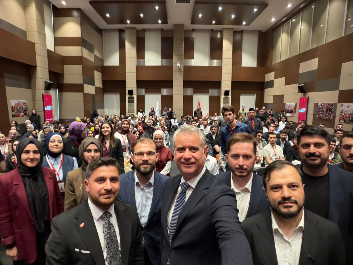 tugvaistuni's tweet photo. İhtisas Akademi İstanbul ’26 programımız kapsamında, AK Parti Genel Başkan Yardımcısı Hasan Basri YALÇIN’ı ağırladık.

Gençliğin vizyonu, Türkiye’nin geleceği ve medeniyet perspektifi üzerine kıymetli değerlendirmelerin paylaşıldığı verimli bir oturum gerçekleştirdik. https://t.co/VtxciEj0pW
