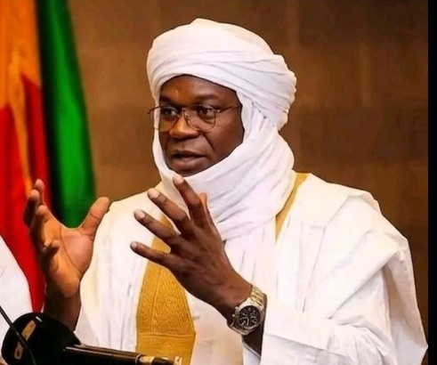 MahickaHerve's tweet photo. Ag Mahicka
Il a créé cette image en m'habillant en Touareg pour m'attaquer, mais c'est l'effet inverse que ça me fait. J'en suis très honoré. J'achète la tenue et le chèche si quelqu'un sait où en France. Merci en tout cas. https://t.co/aW1SfGt1bz