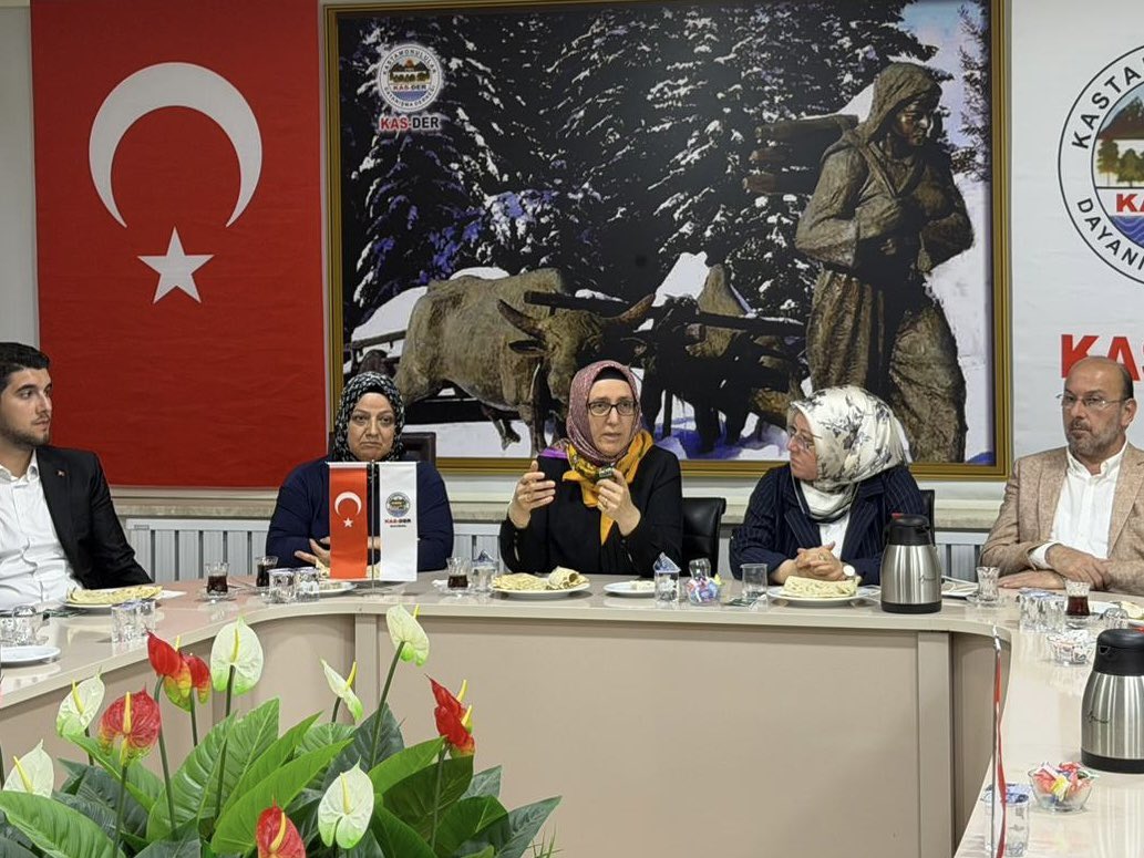 salihademirer's tweet photo. KASDER Genel Merkezi’nde genç kardeşlerimizle bir araya geldik.

Kastamonu’nun köklü mirasını geleceğe taşıyacak en güçlü unsurun; kültürüne sahip çıkan, aidiyet duygusu taşıyan ve yaşadığı şehre değer katma iradesi gösteren gençler olduğuna inanıyoruz.

Bu anlamlı buluşmaya ev sahipliği yapan KASDER Genel Merkezi’ne (@kasdergm1) ve katılımlarıyla programa değer katan tüm genç kardeşlerimize teşekkür ediyorum.