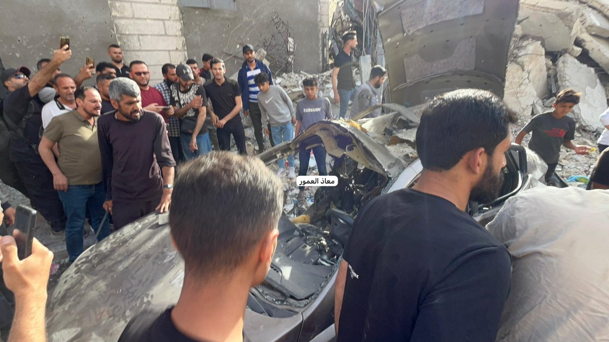 Hakeam's tweet photo. شهيد ومصابون بقصف الاحتلال مركبة محيط "برج فلسطين" في شارع الشهداء وسط مدينة غزة https://t.co/8Viwqzg38k