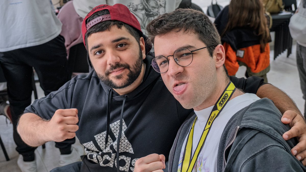 XtrexxMan's tweet photo. Disfrutando en el evento organizado por @eternalf_ y @laplazabilbao. Jugando a @playriftbound y @2XKOes @Play2XKO . https://t.co/LID4QoYYXU