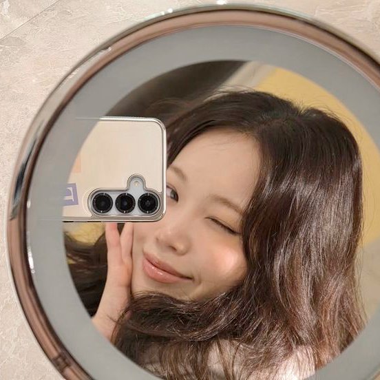 lesserasz's tweet photo. #KIMCHAEWON #김채원 https://t.co/PNrd2R8VHo