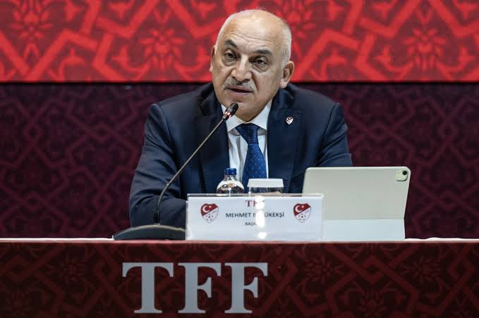 antalyaspormdya's tweet photo. BİRİ SIÇTI DİĞERİ SIVIYOR! https://t.co/V5gqmuhYXx