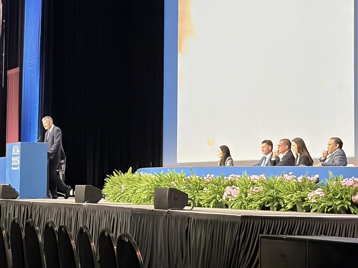 MattBultitude's tweet photo. Fantastic #AUA26 in Washington. Great meeting and city. Enjoyed moderating survivor debate in stone plenary, teaching on Dust or Bust laser course (🙏@peepeeDoctor) + lecture on medical mx of Cystinuria in ROCK meeting. And lots of catching up with friends from around the 🌍 https://t.co/kxpyLbEvGy