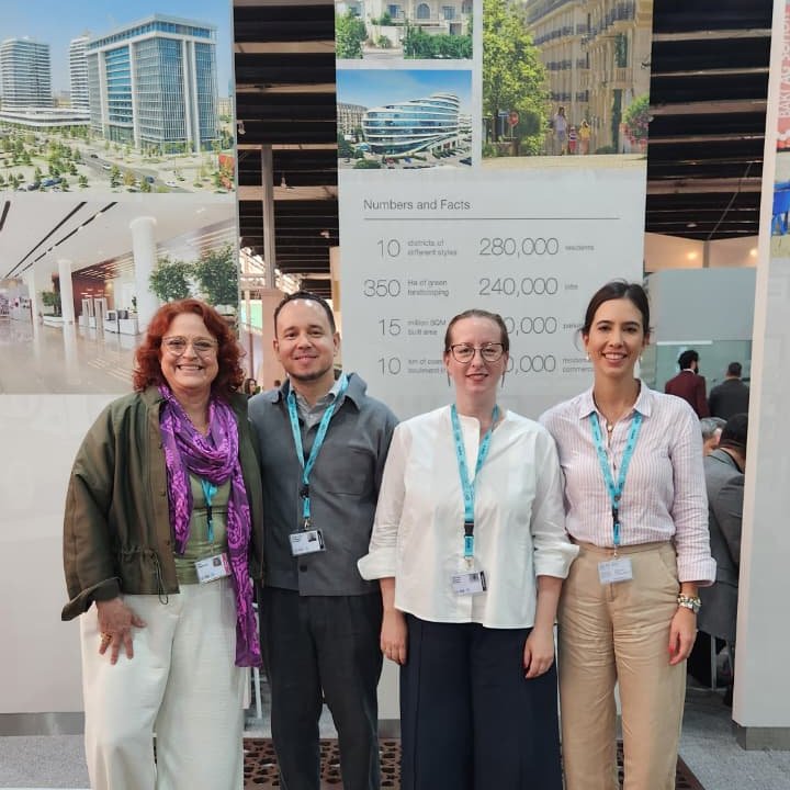 AgendaCAF's tweet photo. CAF ya está presente en el #WUF13, impulsando el diálogo sobre vivienda adecuada, hábitat y desarrollo urbano sostenible en América Latina y el Caribe. 🌎🏙️

En el inicio de actividades, el equipo de la Gerencia de Desarrollo Territorial Sostenible de CAF, encabezado por Emil Rodríguez @erogarabot, sostuvo reuniones con Inés Magalhães, vicepresidenta de Vivienda de @Caixa, el banco público más grande de Brasil, para avanzar en colaboraciones en torno al Anuario de Vivienda de CAF; y con Tamara Paseyro, ministra de Vivienda y Ordenamiento Territorial de Uruguay @TamaraPaseyro @Mvot_Uruguay, sobre potenciales acciones conjuntas para fortalecer el MINURVI.