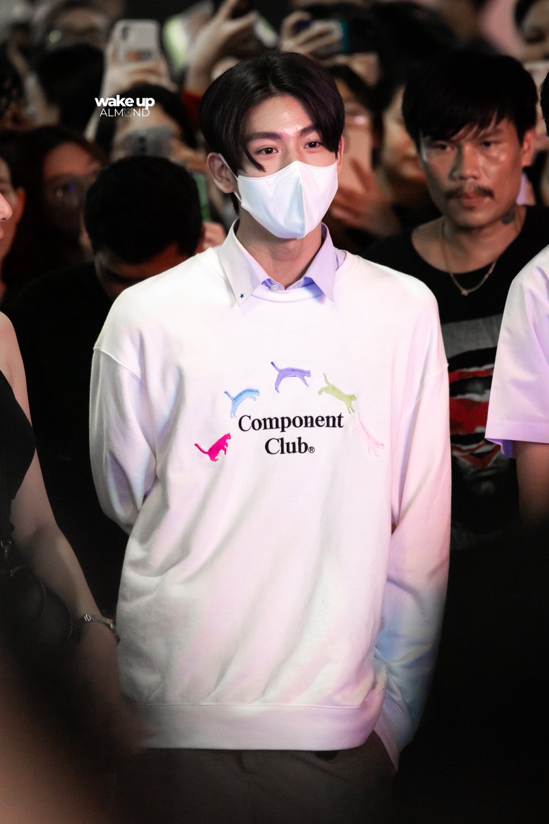 WakeupOnFriday's tweet photo. @almondsleepp เสียดาย ที่รูปที่พี่มี ดันเป็นโยธินซ่อนรูปอะคับ 555555 ไม่เห็นตัวปักย่อรร.เลย😂 https://t.co/J7XmWjAv0d