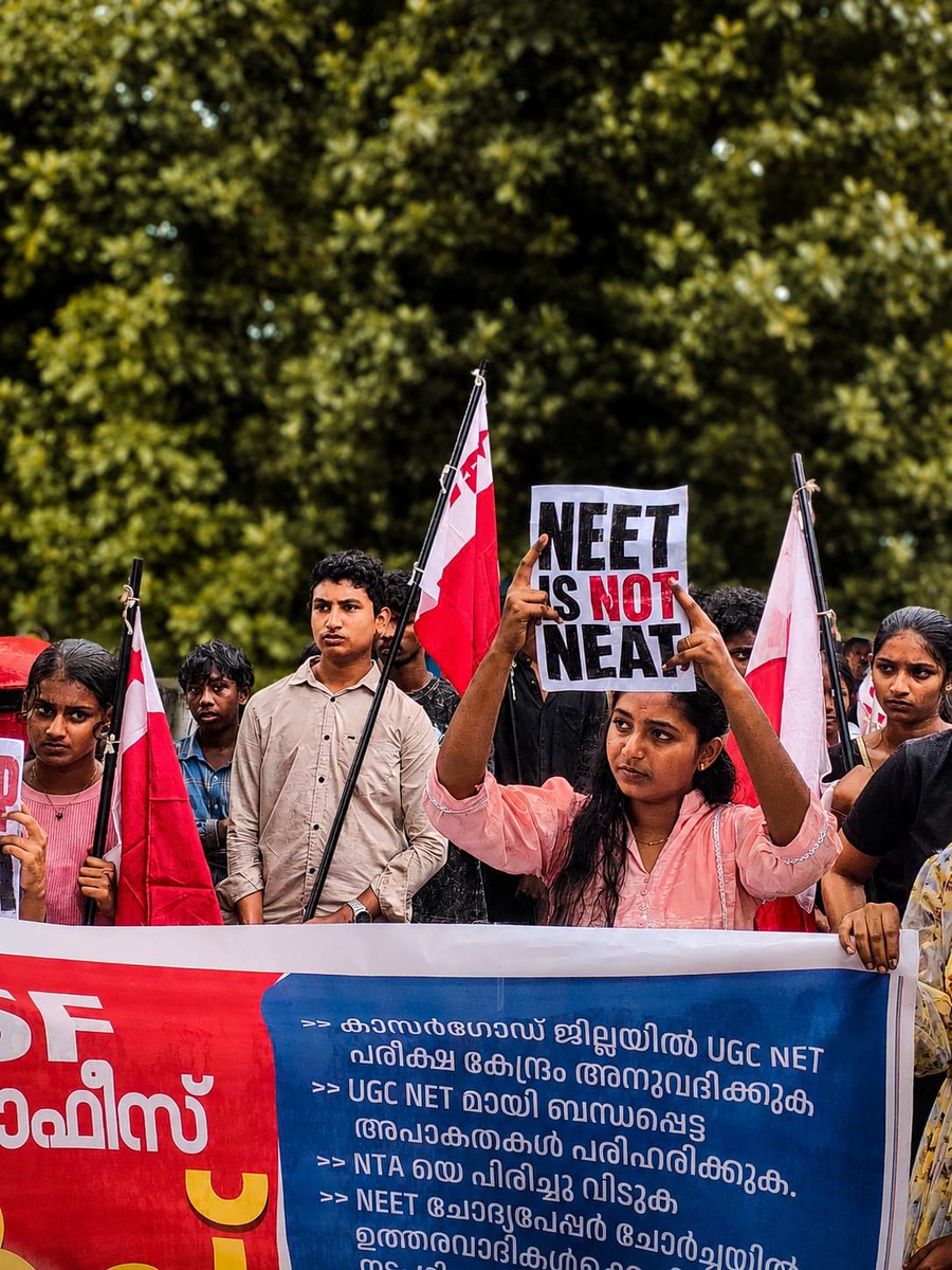 KPrabhijith's tweet photo. NEET is NOT NEAT
AISF Protest at Kasaragod 

#aisf #NEETCancelled2026 #ntaexams #protest https://t.co/7AzUZeqmI3