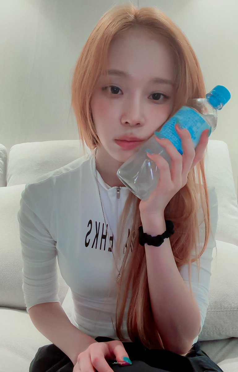 wntercming's tweet photo. 누구랑 https://t.co/mW1D16mRdC