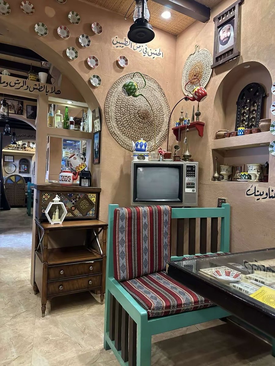 rak22022's tweet photo. لا زلت أعشق كل شيء قديم كل شيء يحمل في طياته الطِيب والبساطة والاناقة والكثير من المعاني الجميلة

رأس_الخيمة🫖🤍 https://t.co/fjtsZRynUw