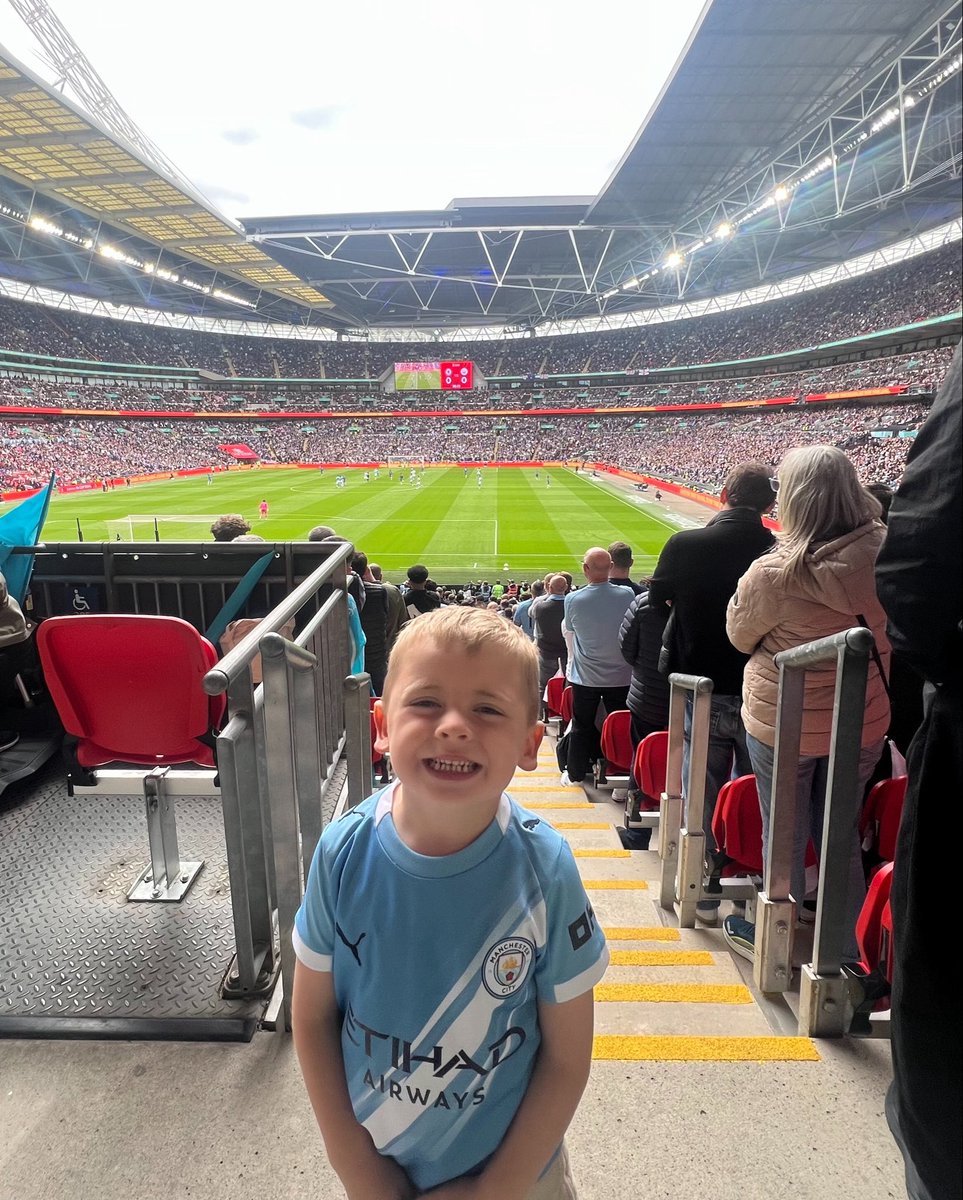mike115_3's tweet photo. First season ticket secured. Proud dad moment. Blue is forever the best team in the land @ManCity https://t.co/LcUfcRt7V0