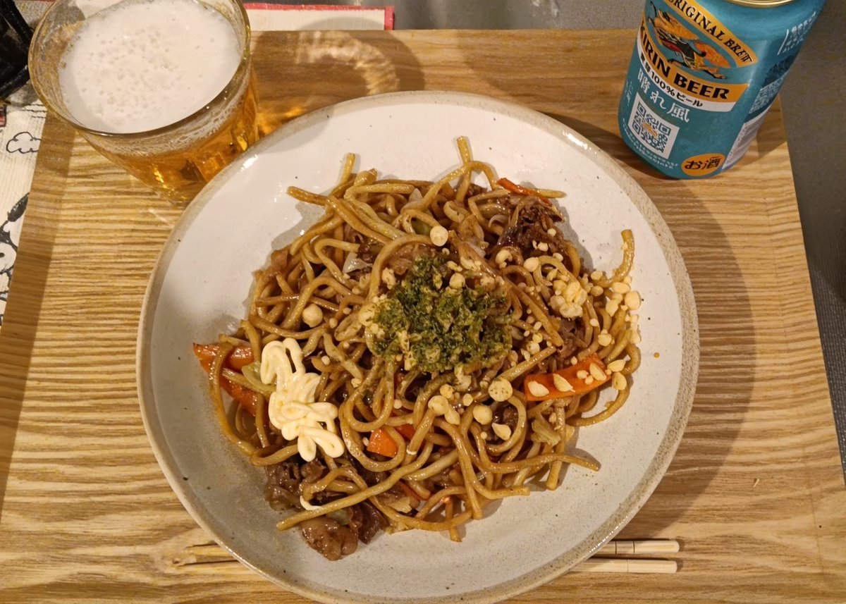 SevenceHell's tweet photo. ビール&amp;ヤキソバ&amp;オイマヨ https://t.co/ZlD9traq8s