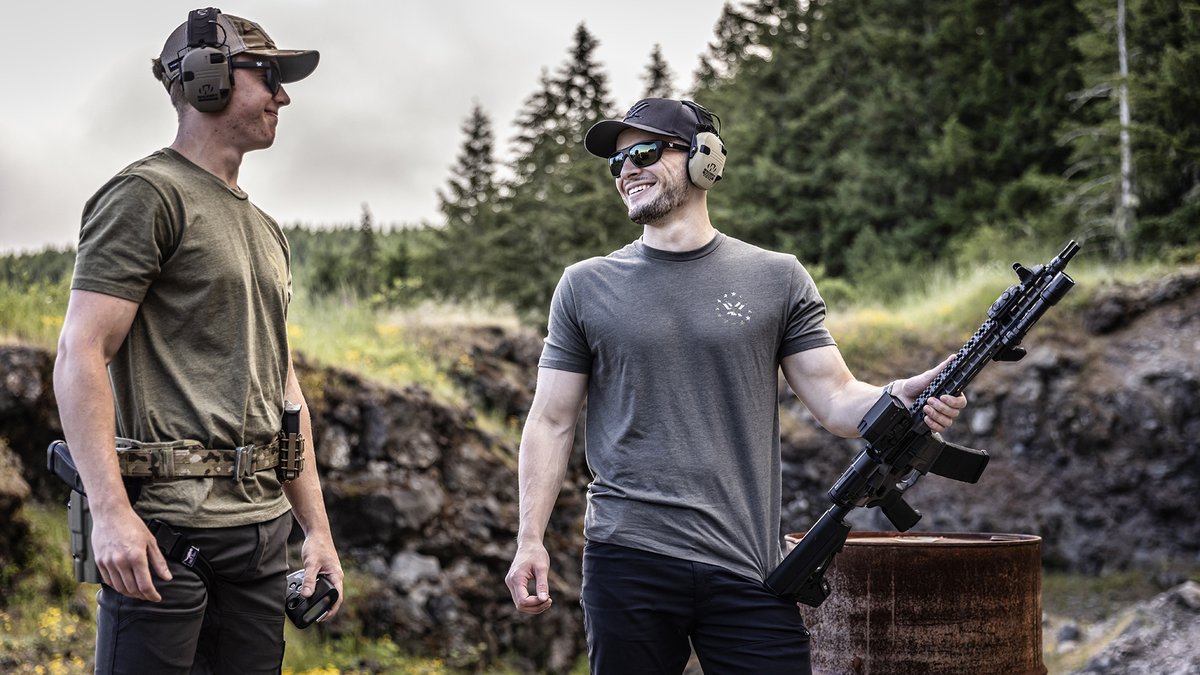 MidwayUSA's tweet photo. Tag someone you want to go to the range with this weekend!

📷 @VortexOptics https://t.co/GTi6iaYvU1