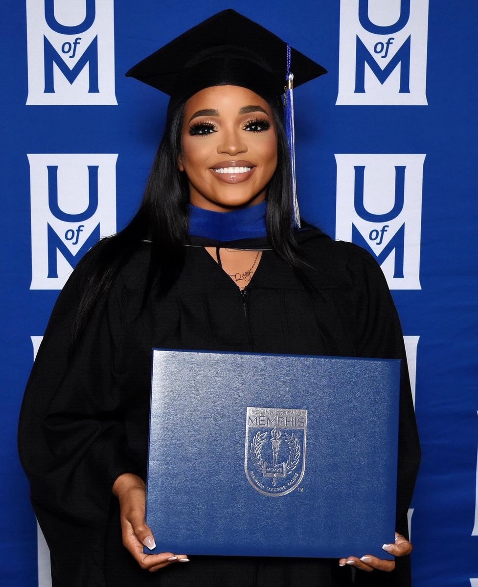 QuayMemphis's tweet photo. Proud of myself 👩🏽‍🎓💙
Best is yet to come 🥰

#MasteredIt 🎓
#graduate 
#memphis 
#futuregrowth https://t.co/bW5s0TzByg