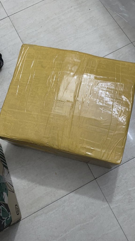 vragrant's tweet photo. A late package from Jogja has been sent to you! 📦 (@candlelitsecret)

Isinya bakpia kukus spesial, maaf ya telat banget. Kemarin lupa beli pas lagi di Jogja hahaha,  akhirnya beli online. Taste jogjanya tetep ada pokoknya! https://t.co/3hrzFBm5t6