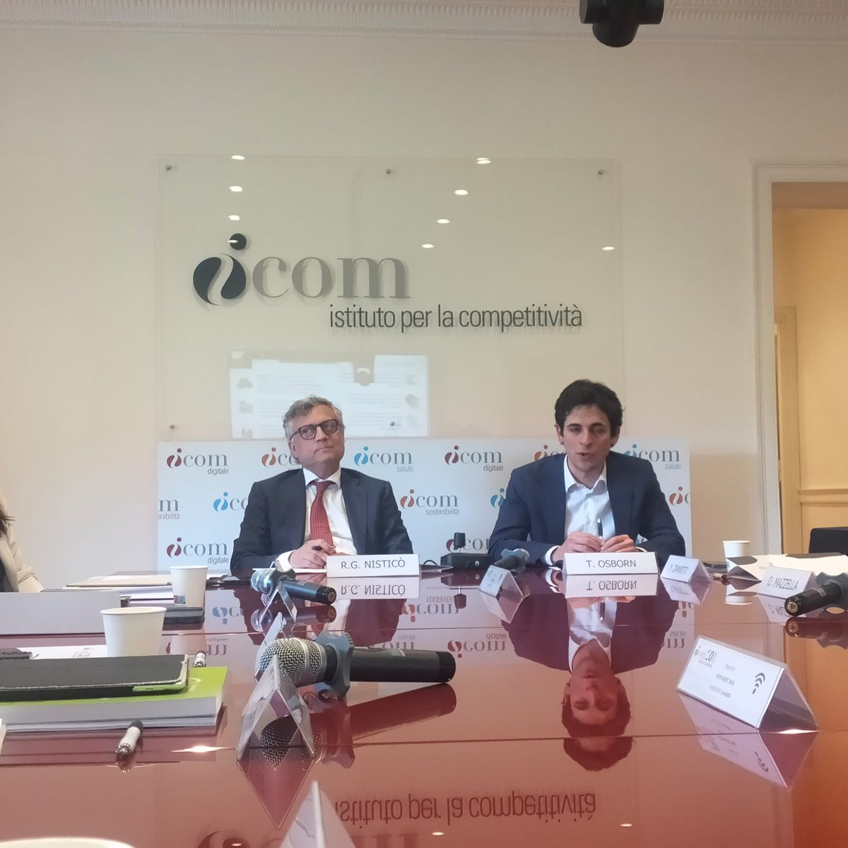 ICompetitivita's tweet photo. 💊“Farmaci: accesso, innovazione ed equità”.

Ne parliamo al tavolo rosso I-Com📍con Francesco Saverio Mennini (@MinisteroSalute), Robert Nisticò (presidente @Aifa_ufficiale) e numerosi altri ospiti.

Introducono @daempoli e il direttore Area Salute I-Com Thomas Osborn. https://t.co/JnnU8jc9Na