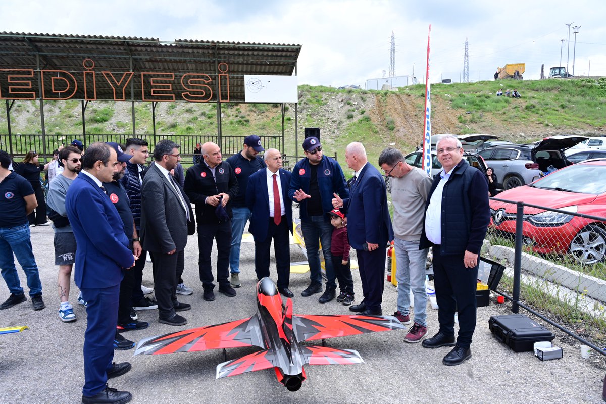 ostimosb's tweet photo. 🛩️🚁Model uçaklar Mamak’ta 19 Mayıs’ı kutlamak için havalandı.
OSTİM Teknik Üniversitesi, @MamakBelediyesi ve ANKA Model Uçak Spor Kulübü iş birliğinde Mamak Belediyesi Model Uçak pistinde model uçaklarla nefes kesici uçuş gösterileri gerçekleştirildi. @ostimteknikuniv https://t.co/VzyVqagVCZ