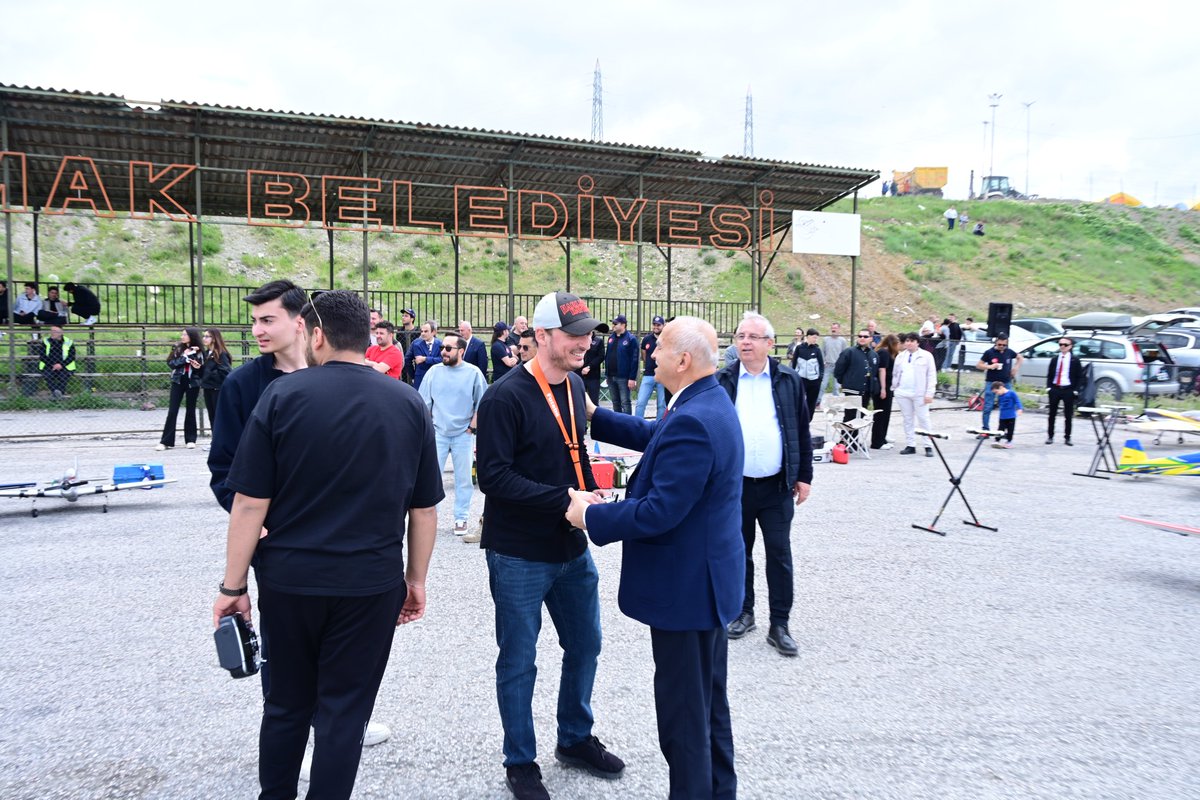 ostimosb's tweet photo. 🛩️🚁Model uçaklar Mamak’ta 19 Mayıs’ı kutlamak için havalandı.
OSTİM Teknik Üniversitesi, @MamakBelediyesi ve ANKA Model Uçak Spor Kulübü iş birliğinde Mamak Belediyesi Model Uçak pistinde model uçaklarla nefes kesici uçuş gösterileri gerçekleştirildi. @ostimteknikuniv https://t.co/VzyVqagVCZ
