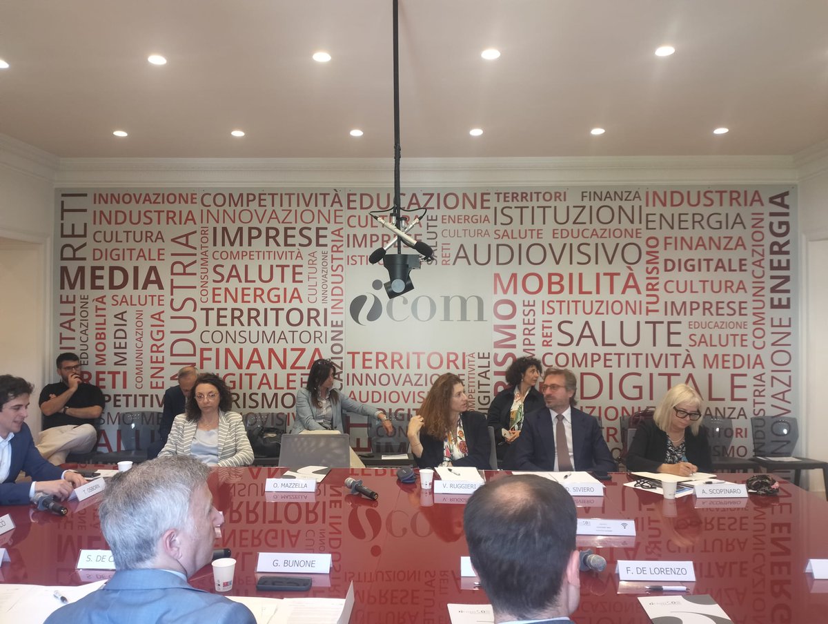 ICompetitivita's tweet photo. 💊“Farmaci: accesso, innovazione ed equità”.

Ne parliamo al tavolo rosso I-Com📍con Francesco Saverio Mennini (@MinisteroSalute), Robert Nisticò (presidente @Aifa_ufficiale) e numerosi altri ospiti.

Introducono @daempoli e il direttore Area Salute I-Com Thomas Osborn. https://t.co/JnnU8jc9Na