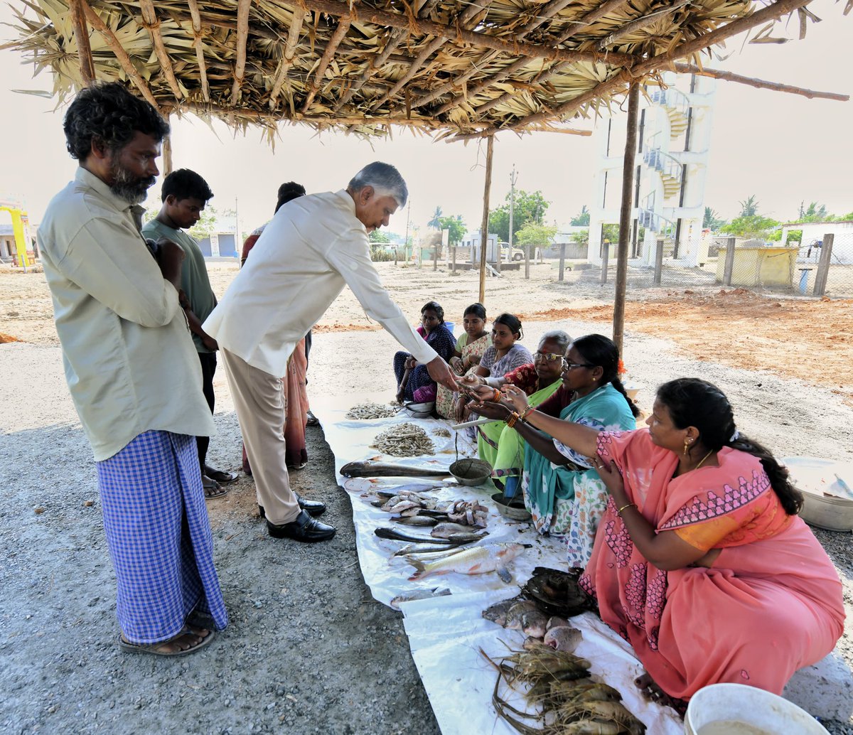 ncbn's tweet photo. During my visit to Kavali in Nellore today, Thanamgari Babu garu invited me to his home for lunch. I bought some freshly caught fish from the market, and T Venkamma garu graciously cooked a delicious meal for us. We shared lunch with the family while discussing the aspirations of fishermen and the coastal community. Grateful for their warm hospitality.
#MatsyakarulaSevalo