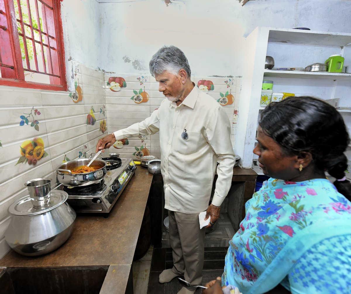 ncbn's tweet photo. During my visit to Kavali in Nellore today, Thanamgari Babu garu invited me to his home for lunch. I bought some freshly caught fish from the market, and T Venkamma garu graciously cooked a delicious meal for us. We shared lunch with the family while discussing the aspirations of fishermen and the coastal community. Grateful for their warm hospitality.
#MatsyakarulaSevalo