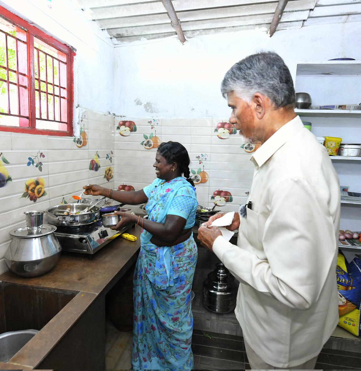 ncbn's tweet photo. During my visit to Kavali in Nellore today, Thanamgari Babu garu invited me to his home for lunch. I bought some freshly caught fish from the market, and T Venkamma garu graciously cooked a delicious meal for us. We shared lunch with the family while discussing the aspirations of fishermen and the coastal community. Grateful for their warm hospitality.
#MatsyakarulaSevalo