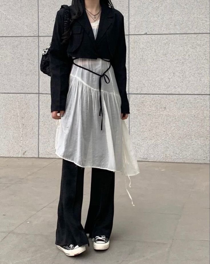 Bananaly_'s tweet photo. Disclaimer pic from pinterest

1. Blazer crop hitam: https://t.co/4K0zZcxSyJ
2. Midi dress: https://t.co/e7IBGdGsW9
3. Pashmina hitam nyaman: https://t.co/q3NpZ2krX9
4. Celana hitam: https://t.co/M2HS07Gnzv
5. Sepatu docmart nyaman: https://t.co/8IITD7CvLi https://t.co/RLoxwCZSi2