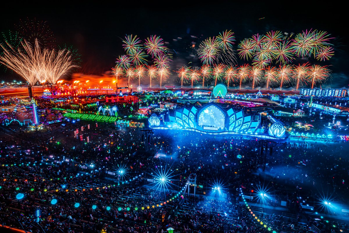 EDC_LasVegas's tweet photo. The energy throughout our #kineticJOURNEY this weekend was truly something special. ⚡️❤️

Life Under the Electric Sky came alive through every connection, every moment on the dance floor, and all the magical moments in between that we shared together. 🌈 What’s one memory from this weekend you’ll never forget? ✨

Keep reliving the magic by sharing your favorite moments with #MyEDCMoments and tagging us in your posts, so we can reshare! 💫