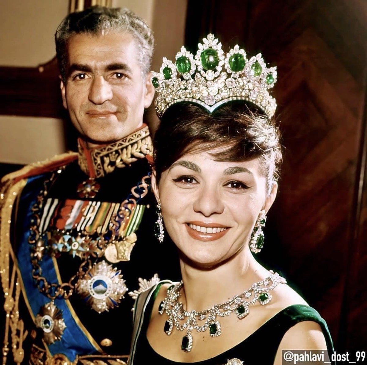 Persianshahh's tweet photo. کمپین جاوید شاه - روز ۲۰ 
پادشاهی‌خواه‌های عزیز که زیر ۲۰۰۰ فالوور دارین، لطفاً زیر این پست فقط بنویسین «جاوید شاه» تا اعلام حضور کنید.
همه ما با هم کمک می‌کنیم: شما هم لطفاً بقیه دوستانی که «جاوید شاه» کامنت گذاشتن رو فالو کنید، اونا هم شما رو فالو می‌کنن. اینجوری فالوئراتون سریع‌تر بالا می‌ره و پست‌هاتون بهتر دیده می‌شه.
منم امشب ۳۰ نفر ازتون رو که هنوز فالو نکردم فالو می‌کنم.
از امروز هم هر شب یه پست مشابه می‌ذارم و کمک می‌کنم فالوئراتون بالاتر بره.
جاوید شاه 🇮🇷
#KingRezaPahlavi‌ForIran 
#JavidShah‌‌‌‌‌