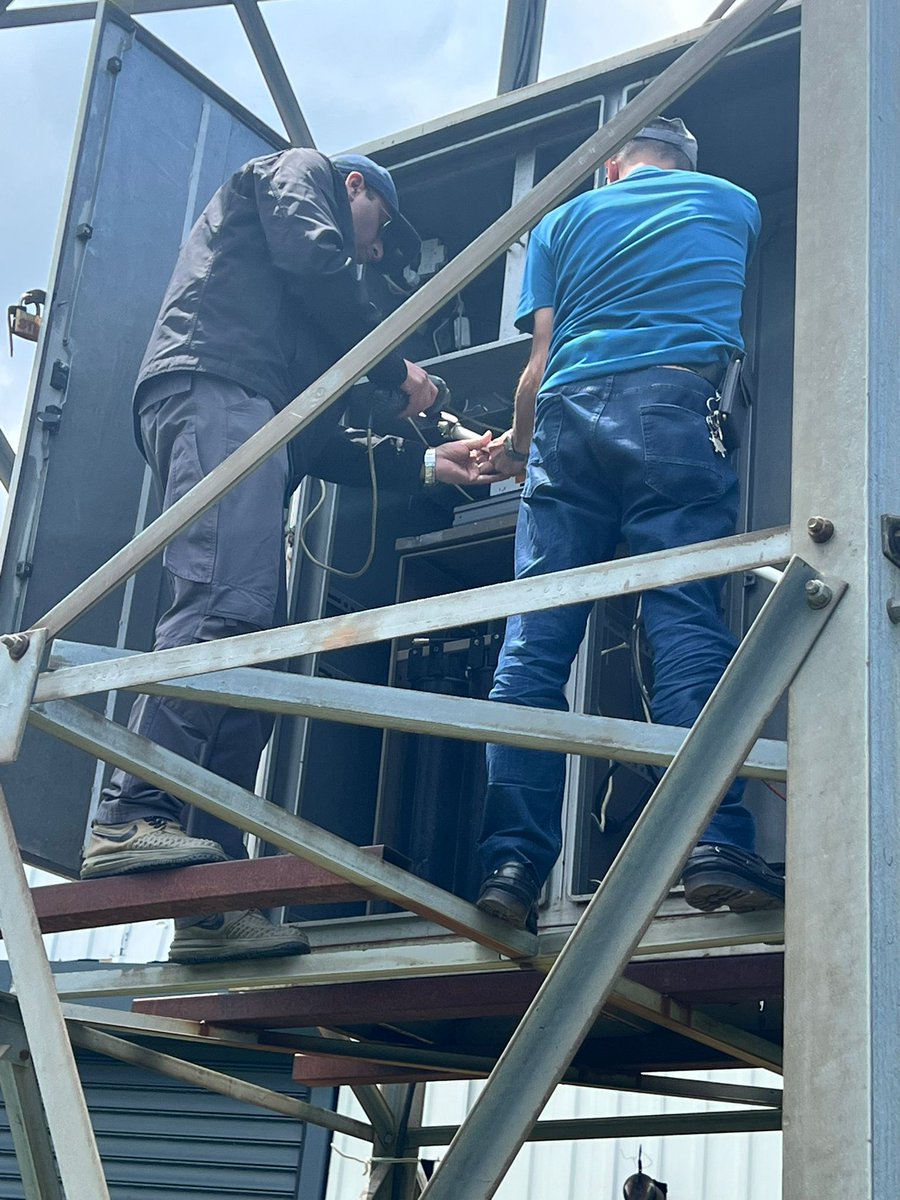 tracbursa's tweet photo. Geçtiğimiz aylarda yıldırım düşmesi sonucu arızalanan 145.775 frekanslı rölemizi tekrar aktif hale getirdik. https://t.co/Q724GhhMEU