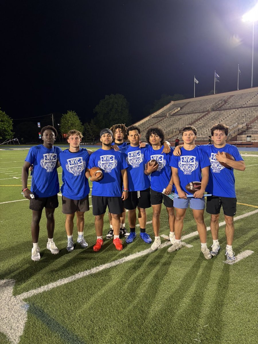 LyricDeLeon10's tweet photo. Had an amazing time at the MVC Showcase last night. I got to meet college coaches and compete. Really a beautiful thing that these coaches do for us. Thank you guys for putting this together.
@CoachFielding 
@PactPerformance 
@DuganRyan8 
@DuganMethuen 
@seenandresults 
@TheQBAdvantage