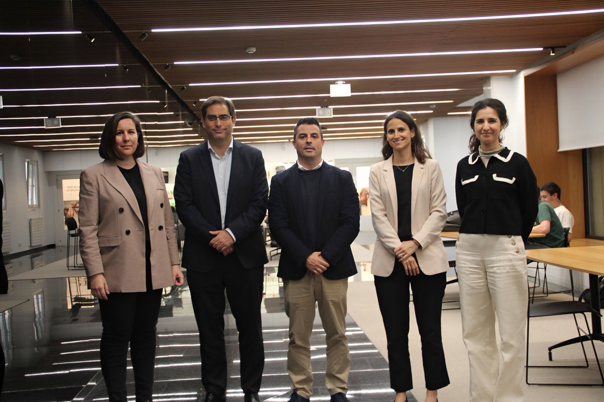 tecnun's tweet photo. Tecnun y @mubil  han renovado su convenio de colaboración en el marco del City Science Lab Gipuzkoa. Durante los próximos tres años, el laboratorio centrará su actividad en el análisis de distintos aspectos clave de la movilidad👉https://t.co/rcQtESHnfS https://t.co/LKAkiHLPwd