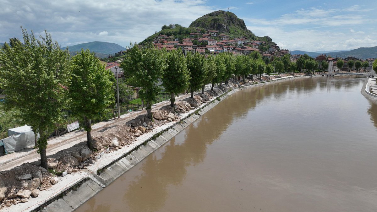 dsigovtr's tweet photo. Tokat Valisi Sayın Abdullah Köklü, Genel Müdürümüz ve beraberindeki heyet ile birlikte Yeşilırmak Nehri’ndeki su seviyesini ve alınan tedbirlerin son durumunu yerinde inceledi. https://t.co/LJkYtbLudQ