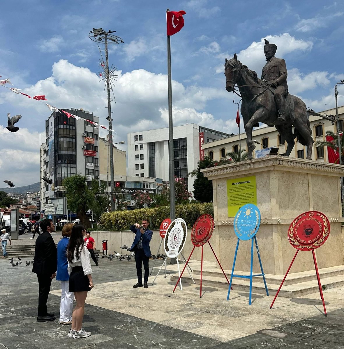 addbornova's tweet photo. 19 MAYIS ATATÜRK'Ü ANMA, GENÇLİK VE SPOR BAYRAMI ÇELENK SUNUM TÖRENİ 🇹🇷

Bornova Cumhuriyet Meydanı ATATÜRK Anıtına çelenk sunumunu gerçekleştirdik.
Şubemiz adına konuşmayı Gençlik Kolu Başkanı Ege ASİLTÜRK yapmıştır.

🇹🇷🇹🇷🇹🇷

ADD BORNOVA ŞUBESİ YÖNETİM KURULU https://t.co/bvedBNUHf8