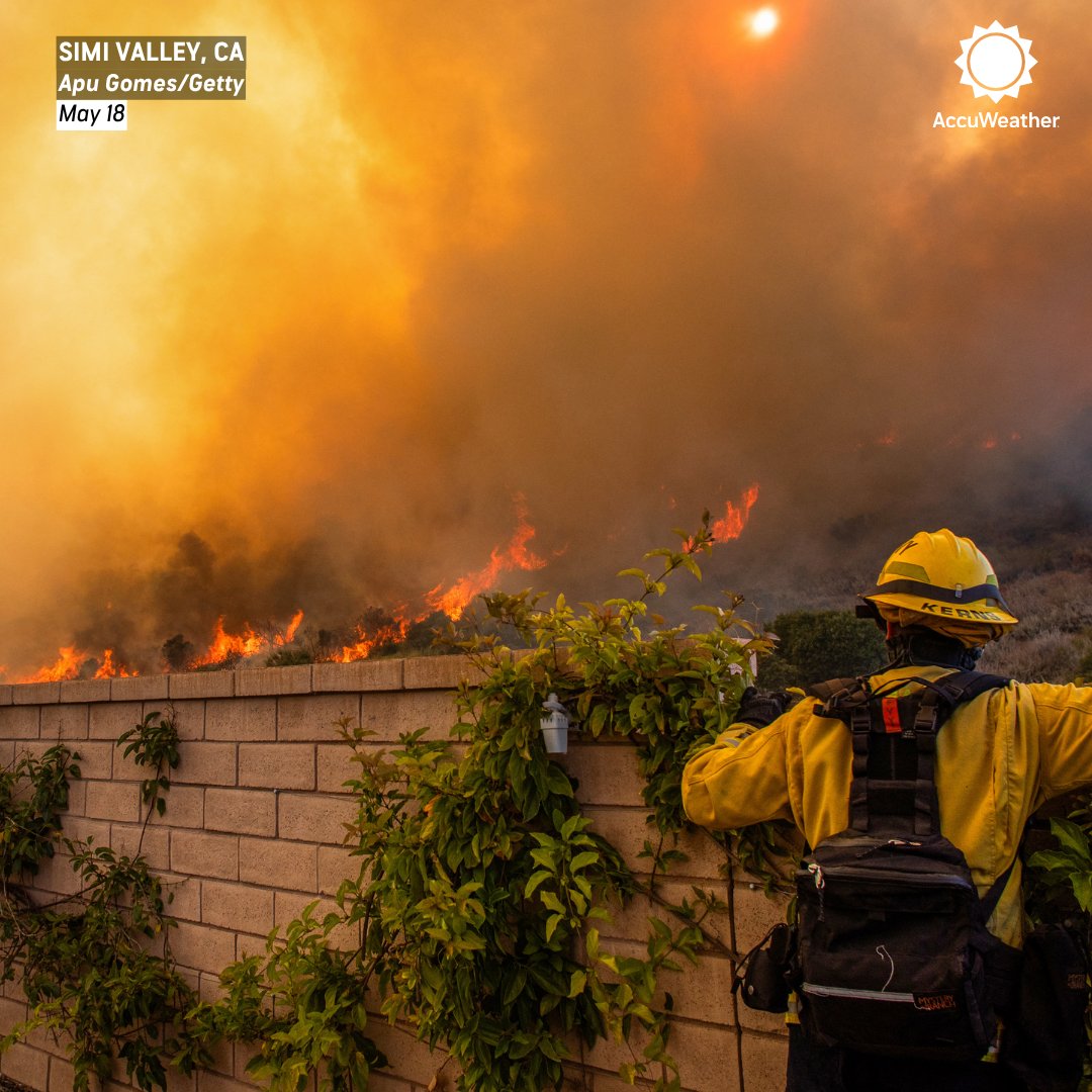 The Sandy Fire burns dangerously close to homes in Simi Valley, 40 ...