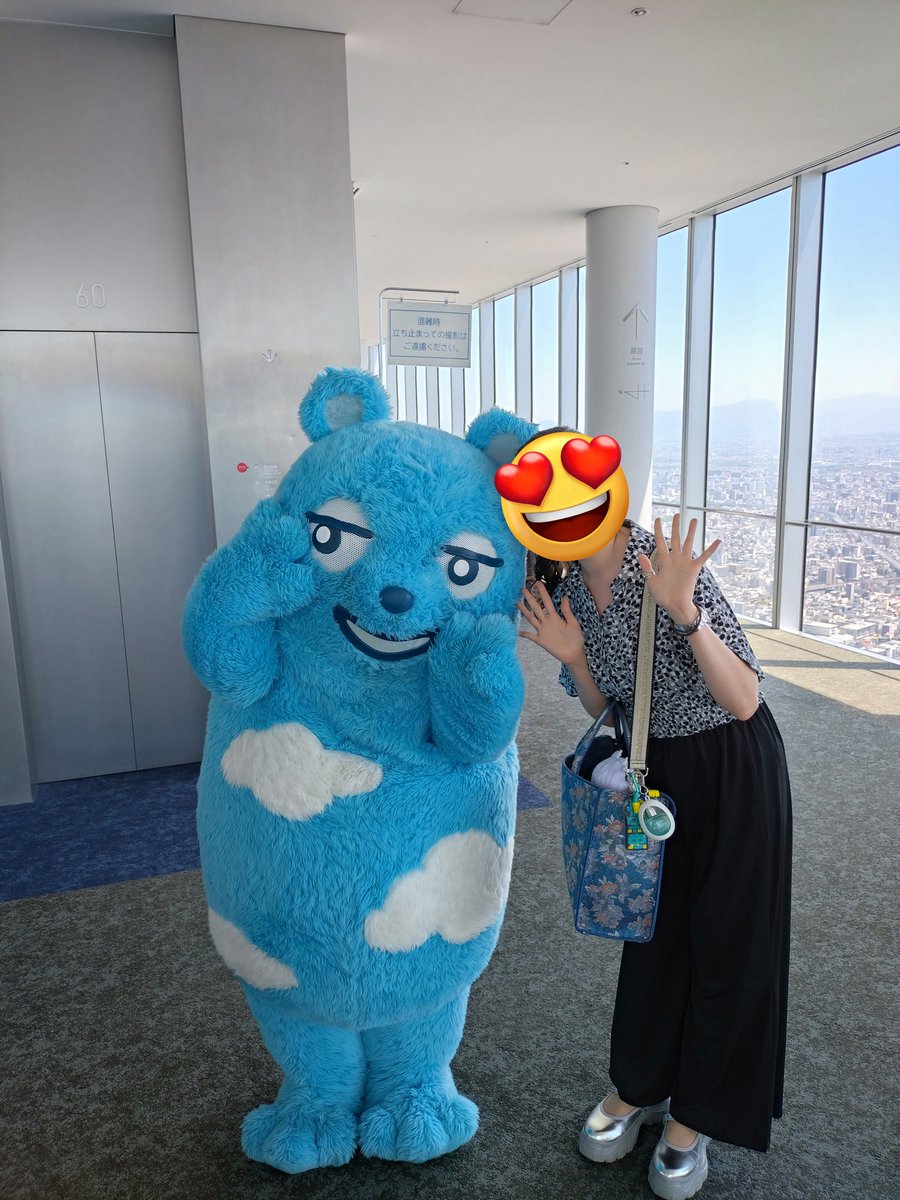 灰 tweet media