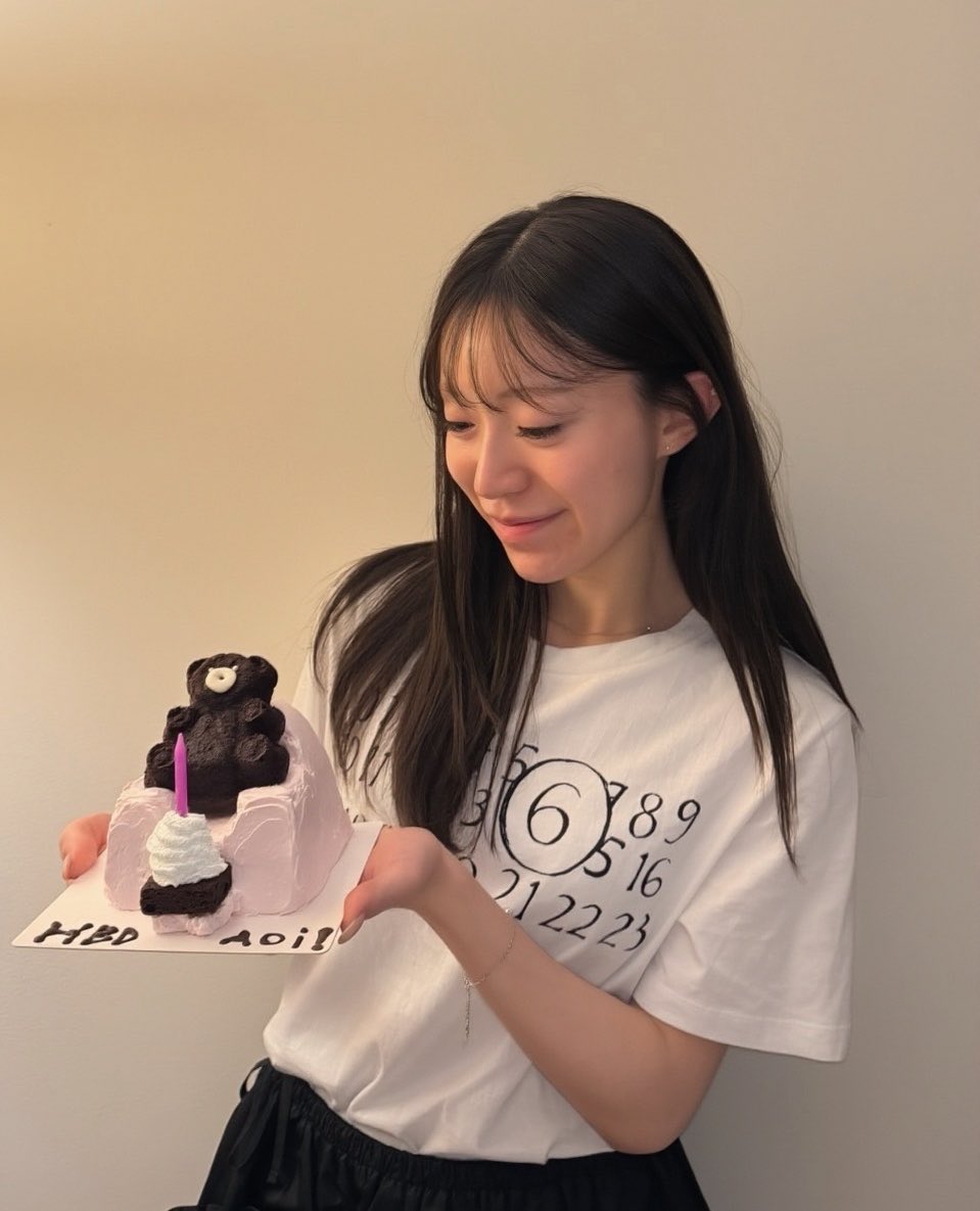 Aoiaoi_official's tweet photo. ��学生の時からの韓国のお友達にお誕生日のお祝いをしてもらいました🧸

HBD AOI! は手書きで頑張ってくれたみたいです🍫 https://t.co/PmE3s1VgmE