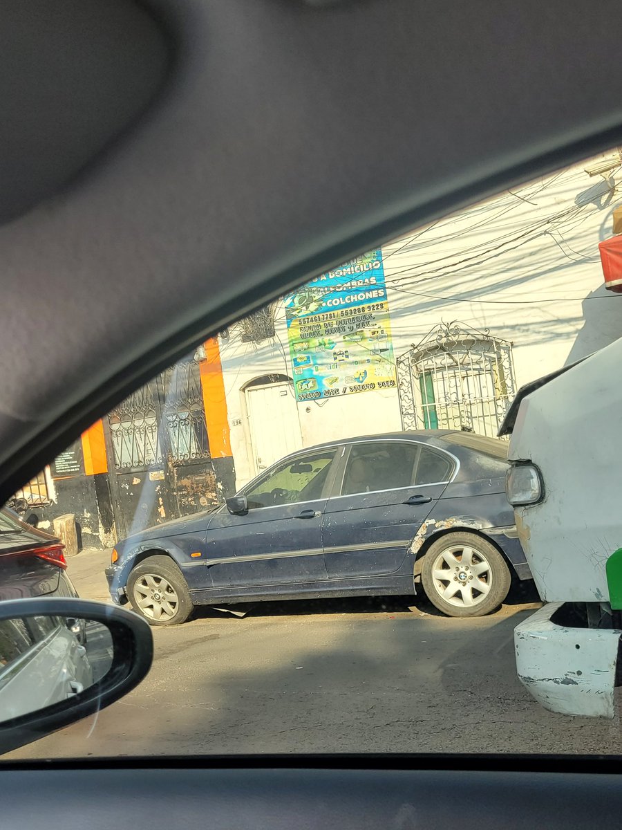 Chamacoverguero's tweet photo. Oye @UCS_GCDMX, este BMW tiene meses estorbando sobre calzada Misterios afuera del #196 casi llegando a Circuito. Está dañado con la llanta para afuera. Que se puede hacer? https://t.co/3CAR8gkFwu