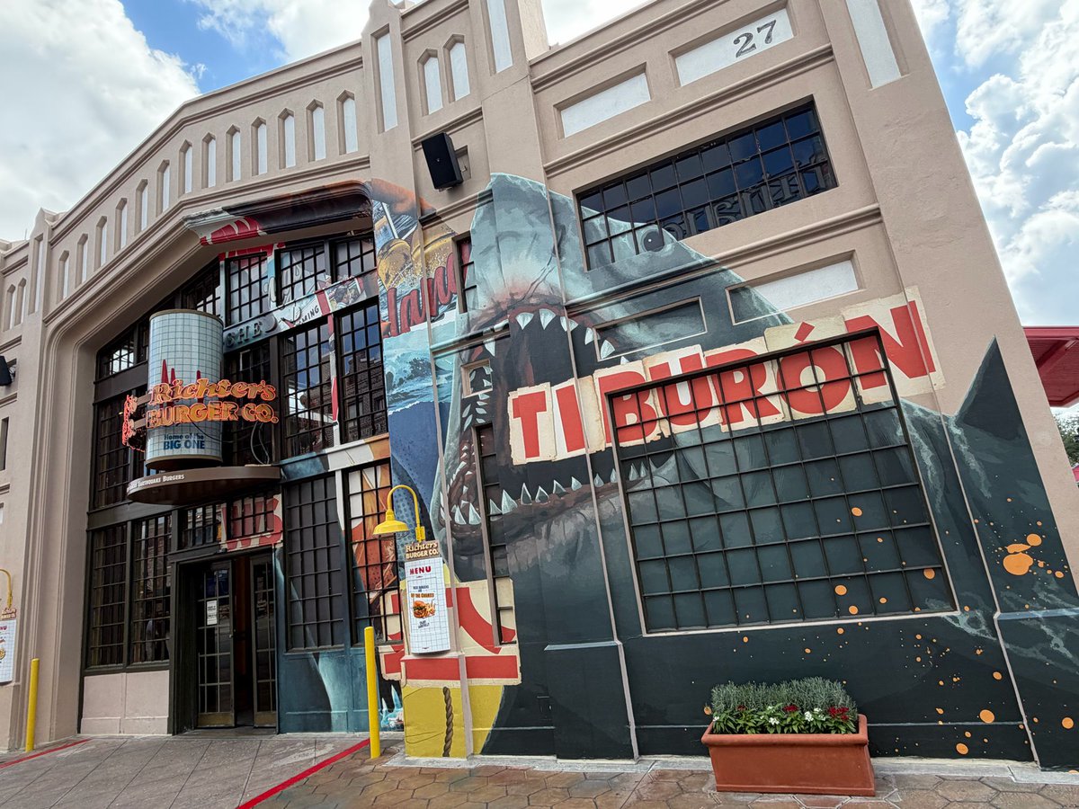 Inside Universal tweet media
