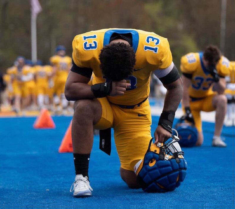 55problemzzz's tweet photo. I’m blessed to receive my 5th D1 offer from University Of New Haven #GoChargers⚡️Thank you @Mazon_walker99 @BigBody_Nas8 @Chief_Corey @Coach_Hewitt86 https://t.co/pEI4jPm2Ew